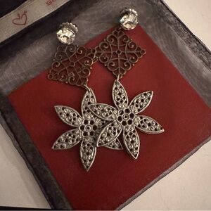 Sabika Elegant Silver Floral Earrings